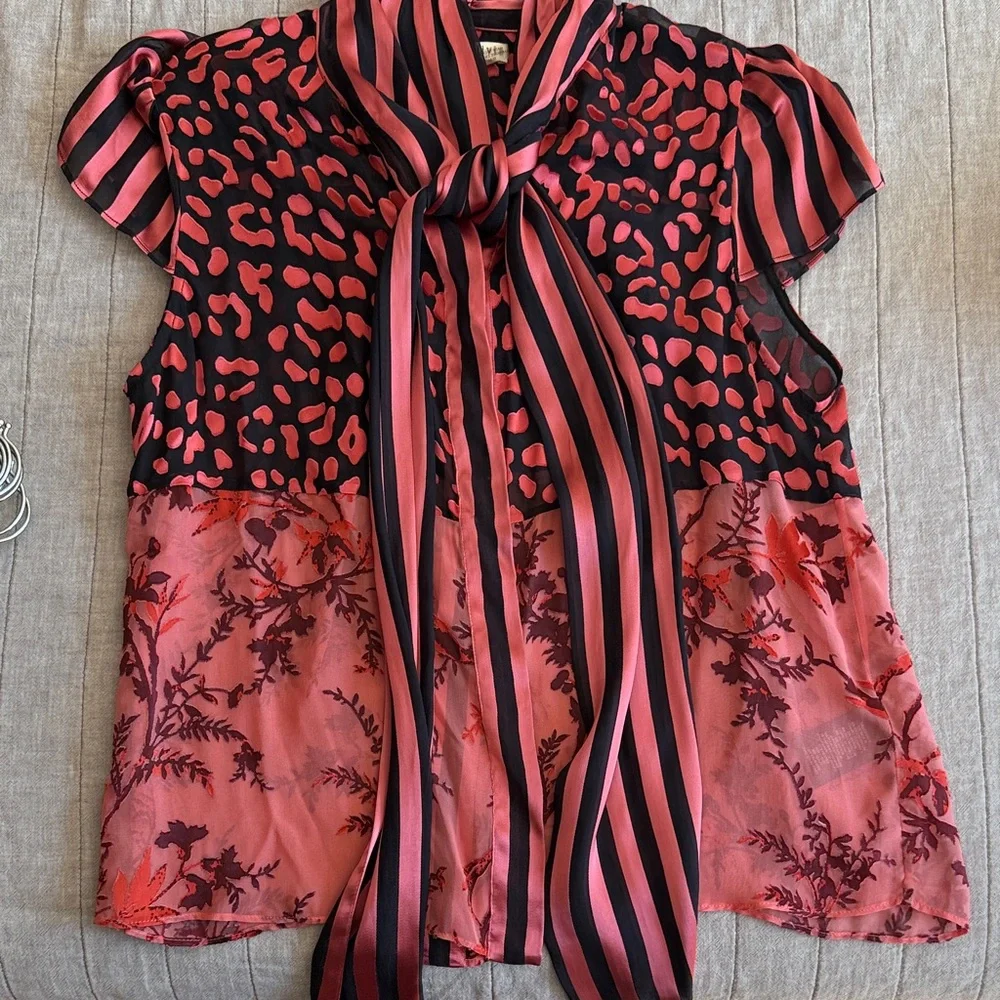 Alice + Olivia Red and Black Patterned Blouse - Picture 2 of 4